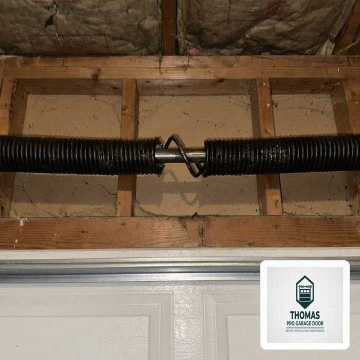 Thomas Pro Garage Door in Kirby, TX: Heavy-Duty Steel Section Strut & 11-Gauge Hinge Reinforcement - Kirby, TX